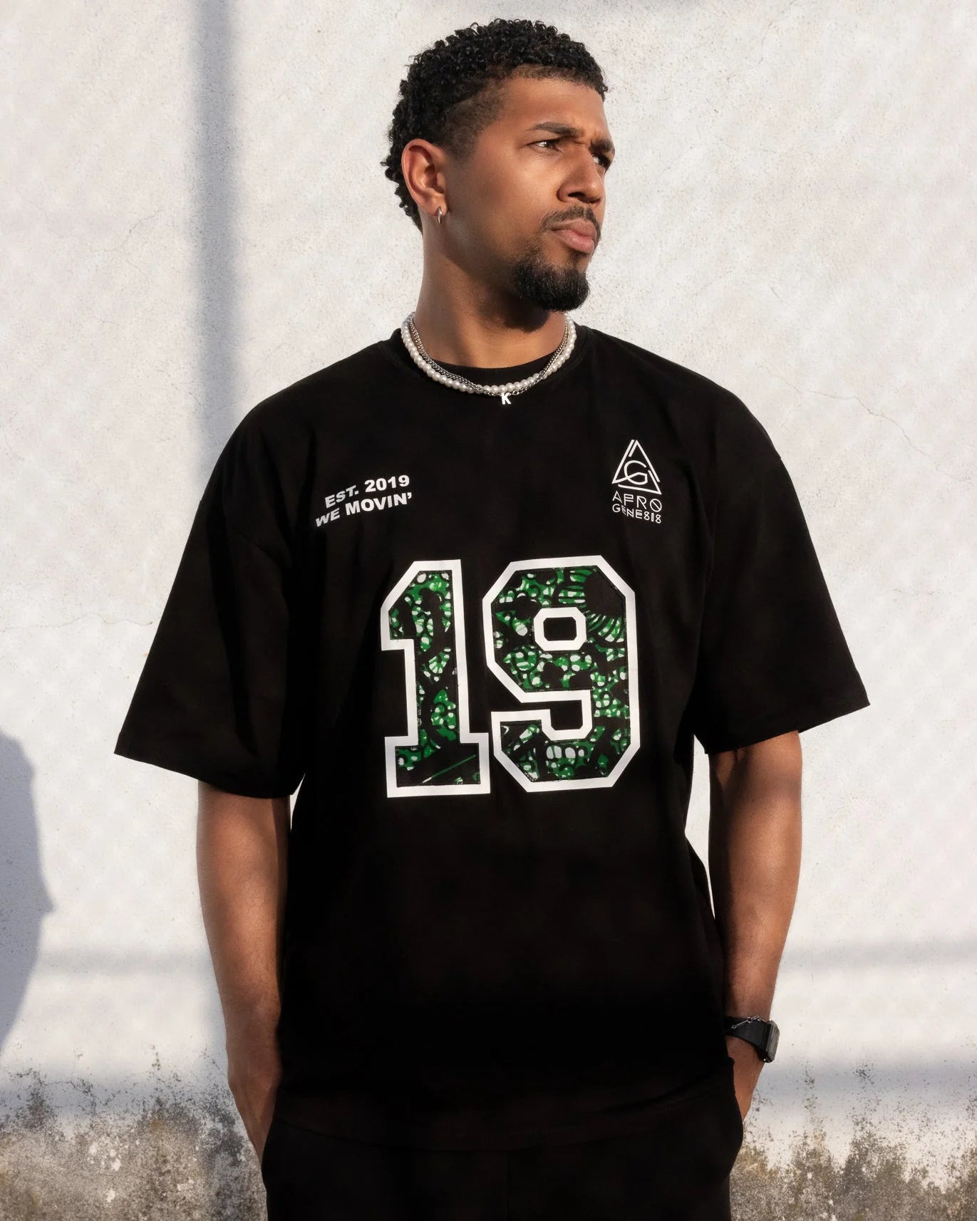 T-shirt oversize com bordado em capulana | AFRO GENESIS