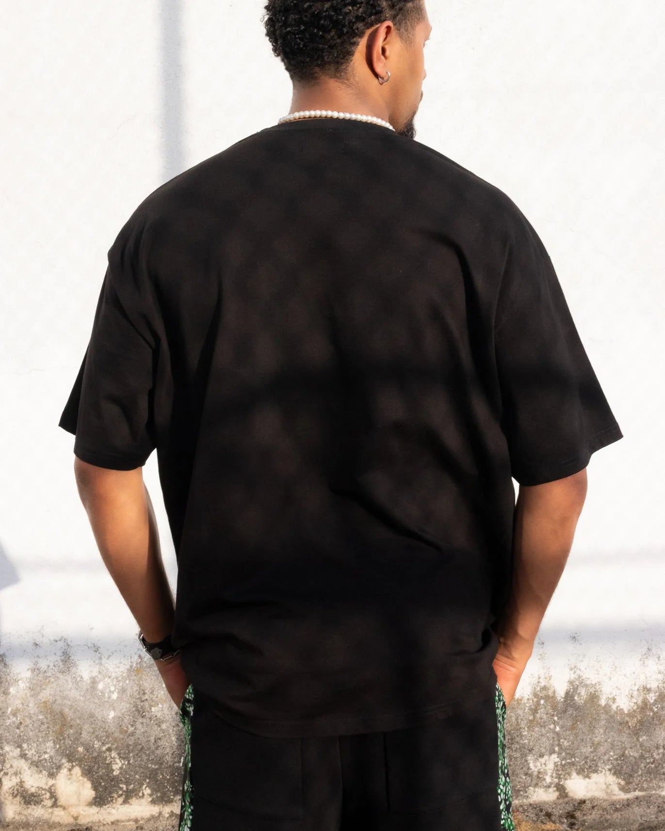 T-shirt oversize com bordado em capulana | AFRO GENESIS
